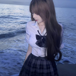 14学生光着露出奶头
